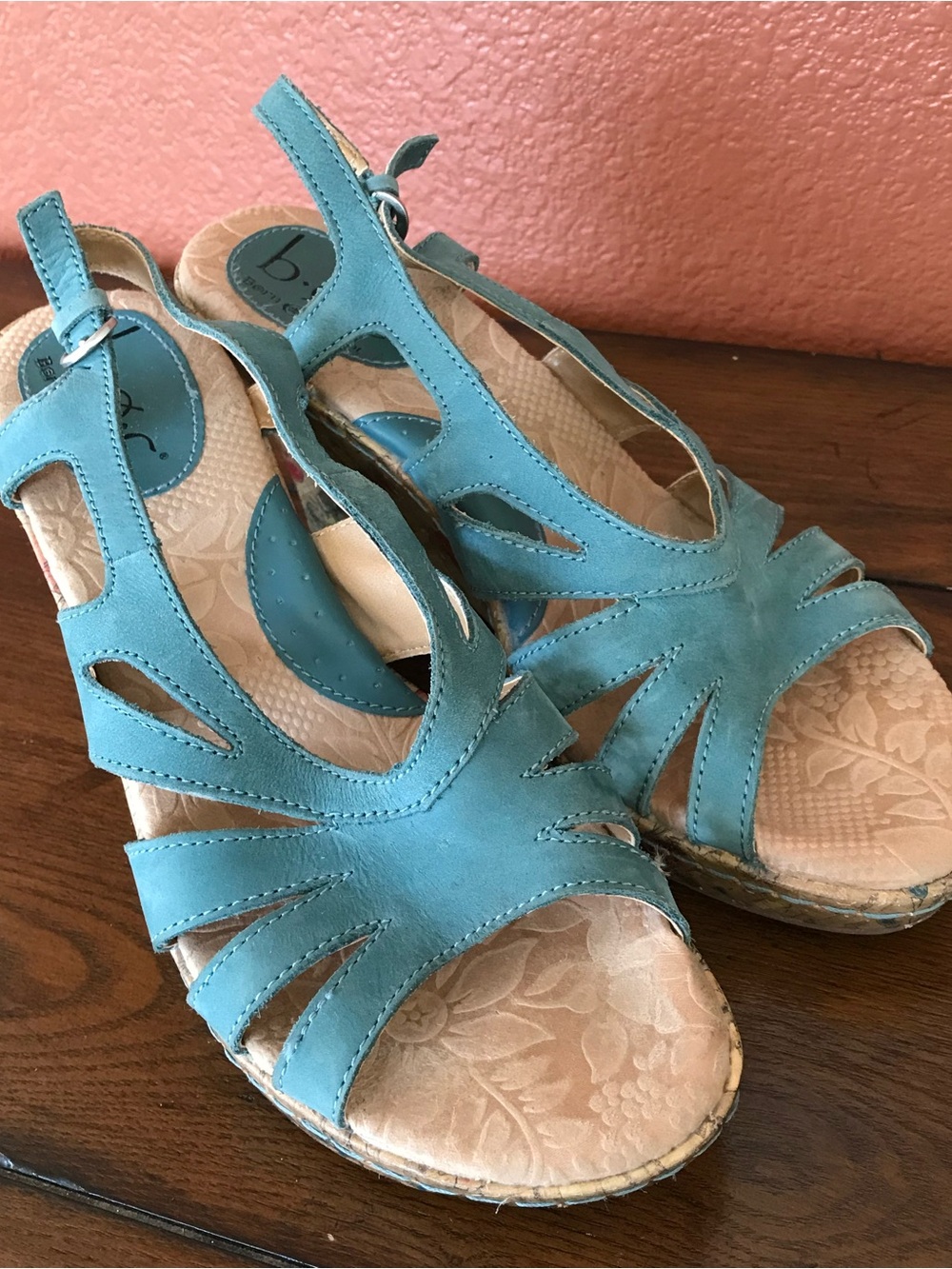 b.o.c. Women’s 9 Blue Leather Upper Floral Cork Wedge Slingback Sandals in EUC